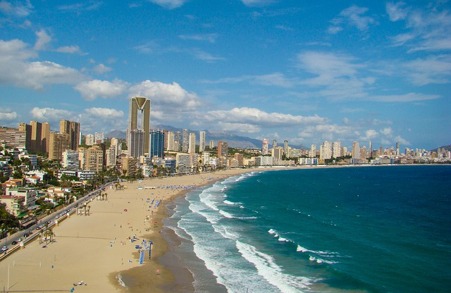 Benidorm er en populær by ved den spanske kystlinjen mot middelhavet..